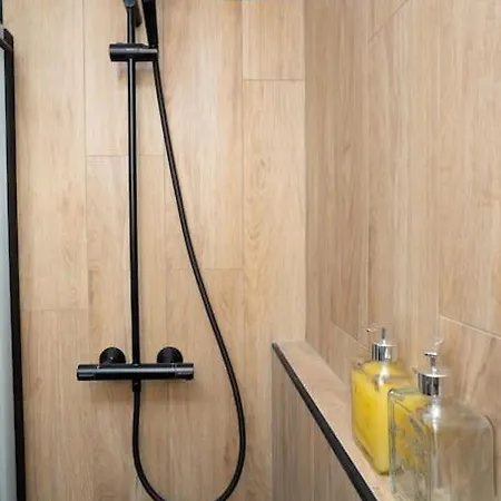 Standing -t3- Centre *